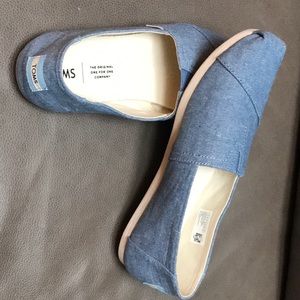 Never worn, except to try on